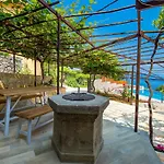 Mit Grossem Garten Und Pool By Interhome *