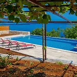 Mit Grossem Garten Und Pool By Interhome