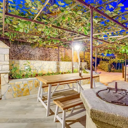 Mit Grossem Garten Und Pool By Interhome Dom wakacyjny Mošćenička Draga