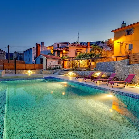 Mit Grossem Garten Und Pool By Interhome *