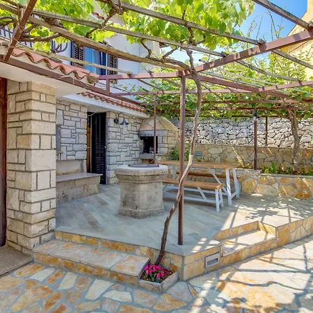 Dom wakacyjny Mit Grossem Garten Und Pool By Interhome *
