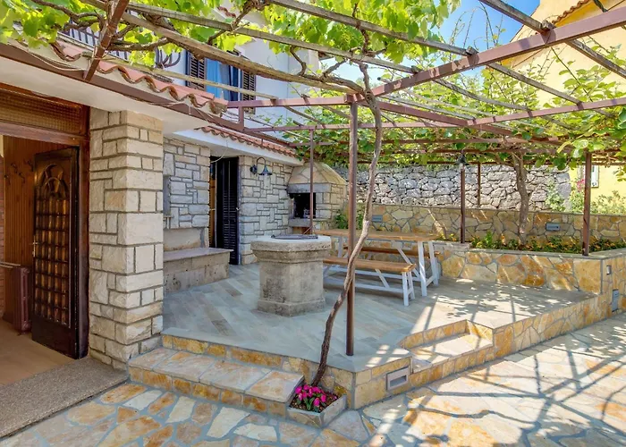 Dom wakacyjny Mit Grossem Garten Und Pool By Interhome *