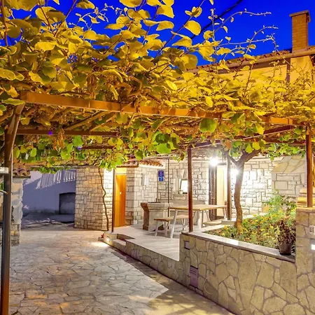 Mit Grossem Garten Und Pool By Interhome *