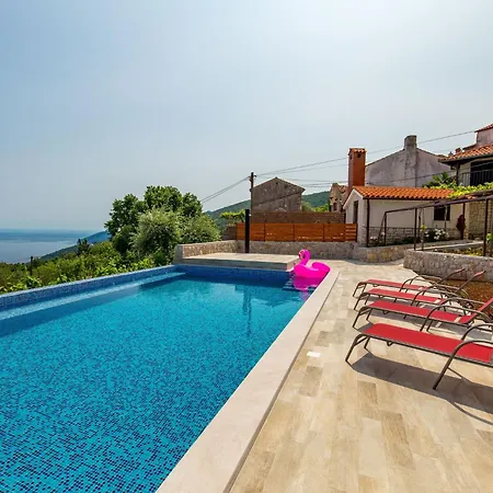 Mit Grossem Garten Und Pool By Interhome Ferienhaus
