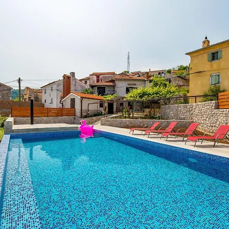 Mit Grossem Garten Und Pool By Interhome Ferienhaus *