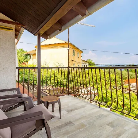 Mit Grossem Garten Und Pool By Interhome Ferienhaus