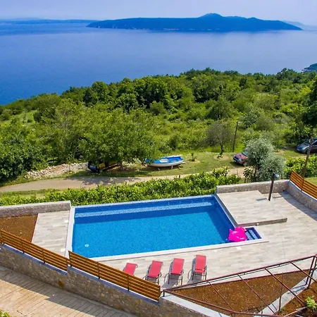Mit Grossem Garten Und Pool By Interhome Ferienhaus