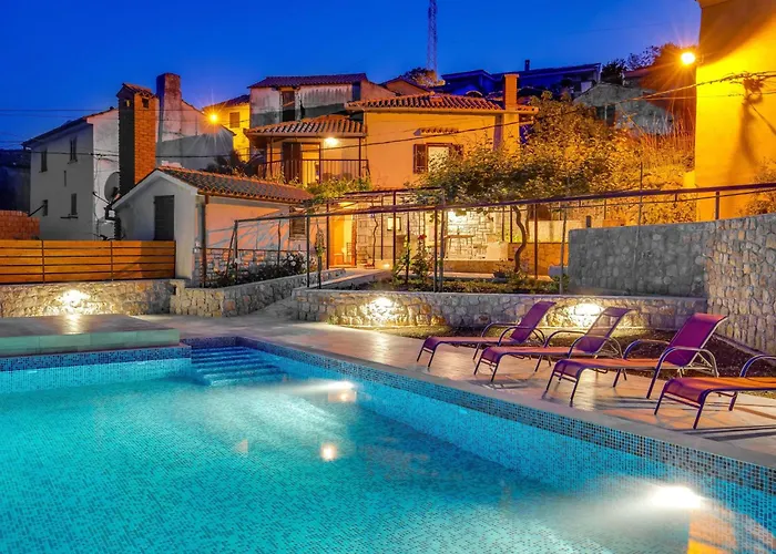 Mit Grossem Garten Und Pool By Interhome