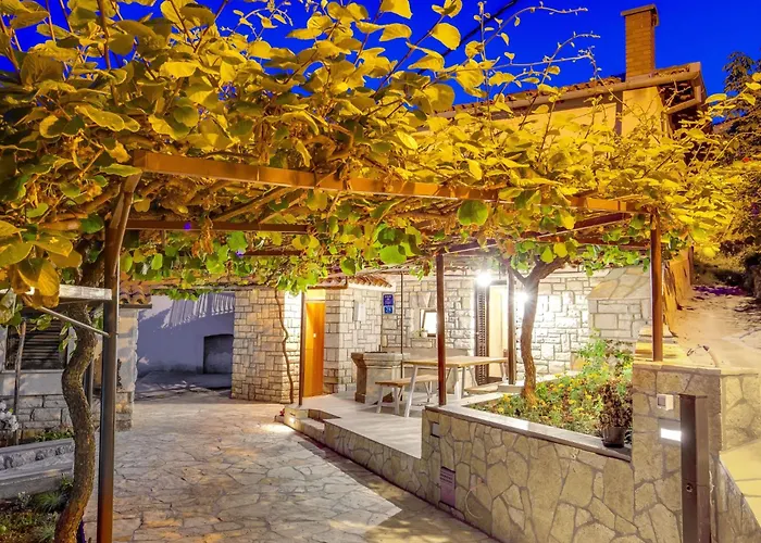 Mit Grossem Garten Und Pool By Interhome *