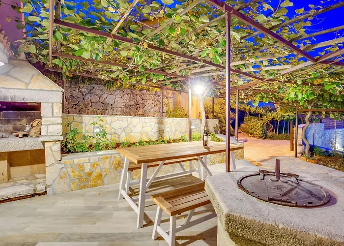 Mit Grossem Garten Und Pool By Interhome Ferienhaus Mošćenička Draga