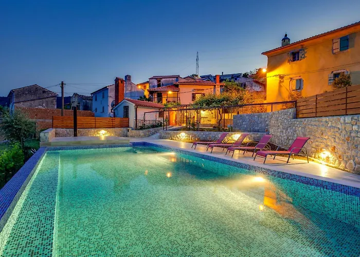 Mit Grossem Garten Und Pool By Interhome *