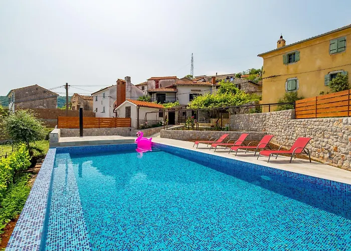 Mit Grossem Garten Und Pool By Interhome Ferienhaus *