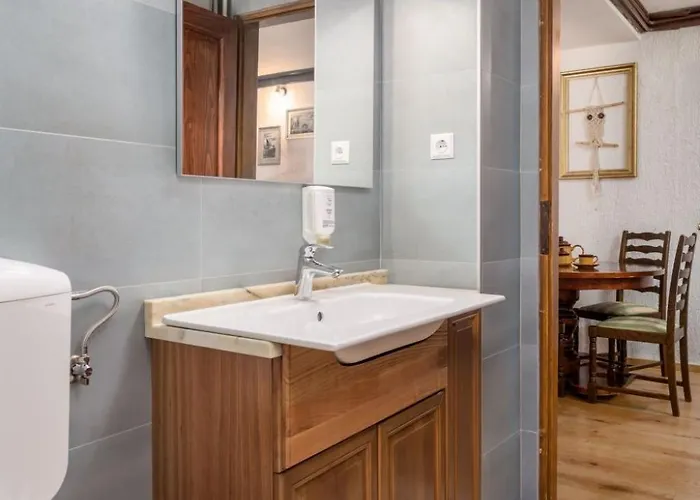 Mit Grossem Garten Und Pool By Interhome Vakantiehuis Mošćenička Draga